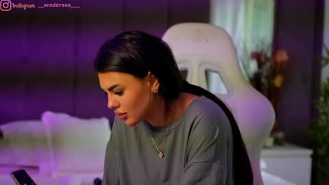 Snapshot of perfectt33n chatting on 10/16/25, 11:33 Dee online show from 10/16/25, 11:33