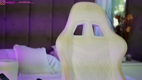 Snapshot of perfectt33n chatting on 10/20/25, 12:05 Dee online show from 10/20/25, 12:05