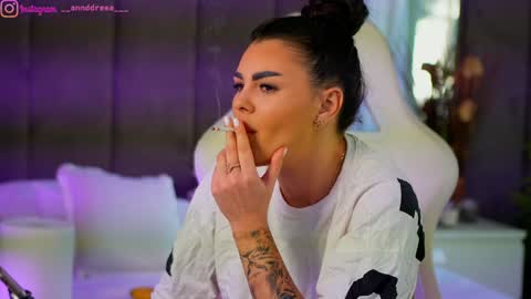 Snapshot of perfectt33n chatting on 10/23/25, 12:04 Dee online show from 10/23/25, 12:04