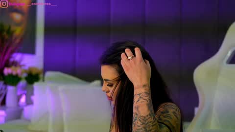 Snapshot of perfectt33n chatting on 11/20/25, 03:45 Dee online show from 11/20/25, 03:45