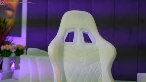 Snapshot of perfectt33n chatting on 11/21/25, 05:44 Dee online show from 11/21/25, 05:44