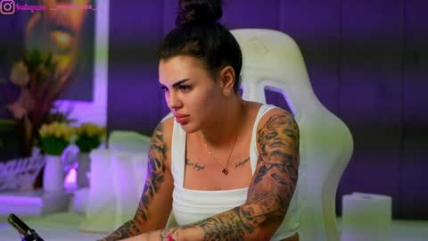 Snapshot of perfectt33n chatting on 11/25/25, 06:52 Dee online show from 11/25/25, 06:52