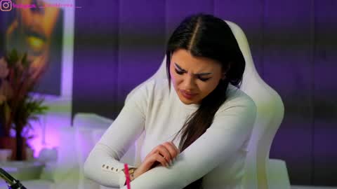 Snapshot of perfectt33n chatting on 11/28/25, 12:08 Dee online show from 11/28/25, 12:08