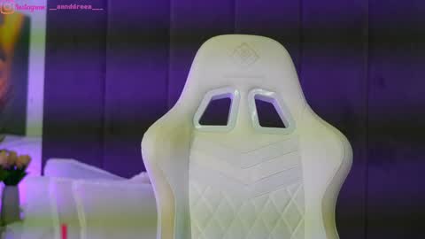 Snapshot of perfectt33n chatting on 12/15/25, 05:28 Dee online show from 12/15/25, 05:28