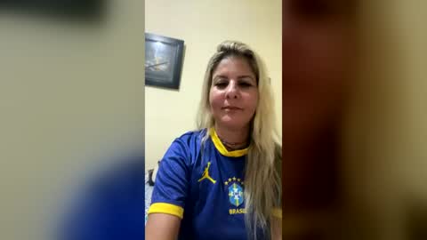 Snapshot of perfilmelgata chatting on 06/20/26, 02:58 SweetMel online show from 06/20/26, 02:58