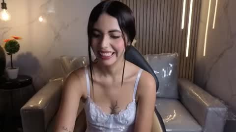 perla_lovely online show from 05/20/26, 12:22