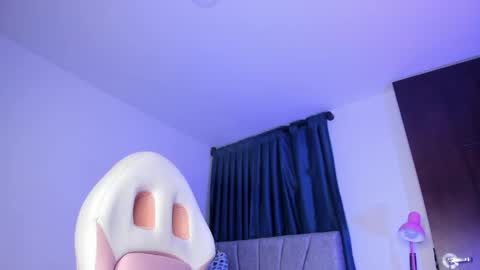 Snapshot of perlaa7 chatting on 11/20/25, 11:04 Perla online show from 11/20/25, 11:04