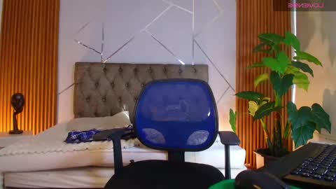 Snapshot of perlaa_moon_ chatting on 04/18/26, 08:53 PERLA online show from 04/18/26, 08:53
