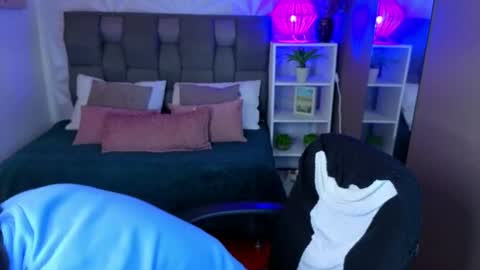 Snapshot of perlaa_moon_ chatting on 06/22/26, 04:15 PERLA online show from 06/22/26, 04:15