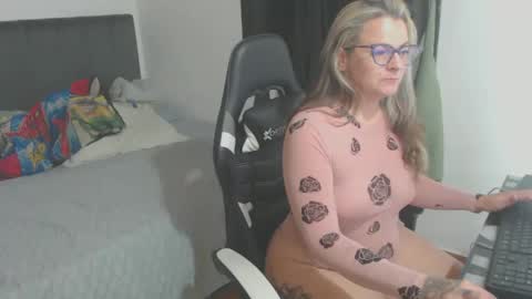 Snapshot of perlagoloza05 chatting on 12/22/24, 12:39 goloza online show from 12/22/24, 12:39