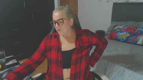 Snapshot of perlagoloza05 chatting on 02/20/25, 04:18 goloza online show from 02/20/25, 04:18