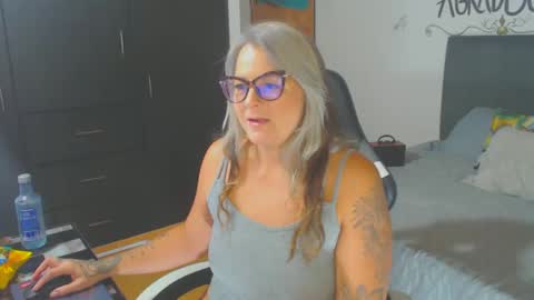 Snapshot of perlagoloza05 chatting on 02/21/25, 01:55 goloza online show from 02/21/25, 01:55