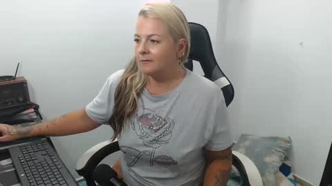 Snapshot of perlagoloza05 chatting on 09/27/25, 04:06 goloza online show from 09/27/25, 04:06