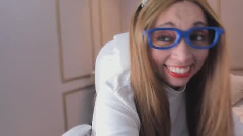 PerlaPreciosa online show from 02/01/26, 04:00