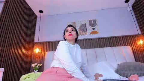 Snapshot of perlapreciosa chatting on 06/17/26, 04:04 PerlaPreciosa online show from 06/17/26, 04:04