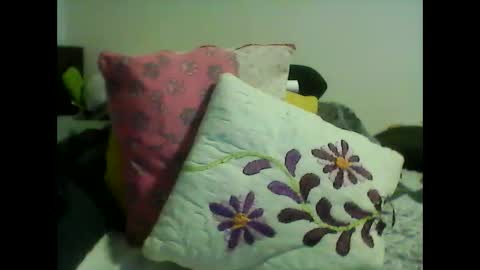 perlita070822 online show from 10/25/25, 04:42