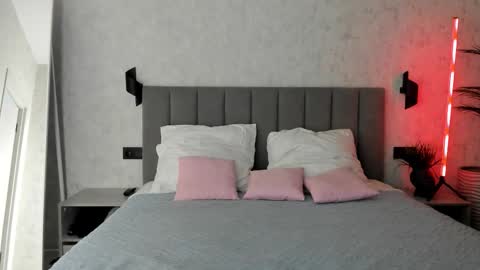 Snapshot of peroona chatting on 12/02/25, 08:41 Mia online show from 12/02/25, 08:41