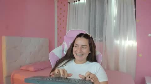 Snapshot of persefone_saira chatting on 10/14/25, 09:26 Marie online show from 10/14/25, 09:26