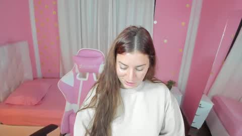 Snapshot of persefone_saira chatting on 11/01/25, 09:33 Marie online show from 11/01/25, 09:33