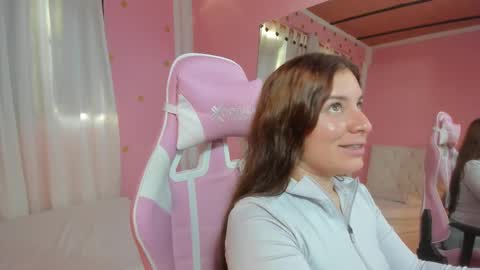 Snapshot of persefone_saira chatting on 11/03/25, 09:48 Marie online show from 11/03/25, 09:48