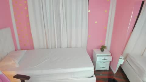 Snapshot of persefone_saira chatting on 11/04/25, 09:52 Marie online show from 11/04/25, 09:52