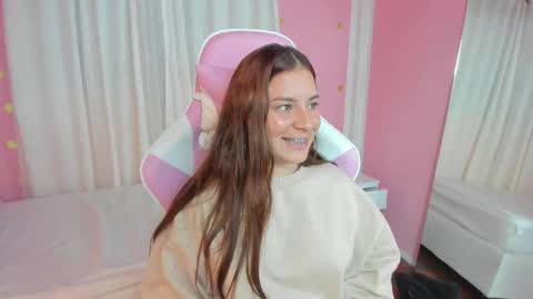 Snapshot of persefone_saira chatting on 11/04/25, 11:15 Marie online show from 11/04/25, 11:15