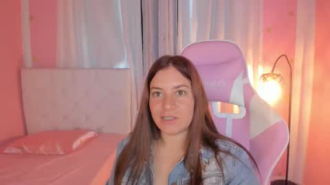 Snapshot of persefone_saira chatting on 11/19/25, 11:21 Marie online show from 11/19/25, 11:21