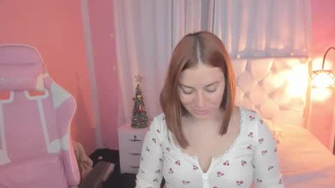 Snapshot of persefone_saira chatting on 12/05/25, 09:51 Marie online show from 12/05/25, 09:51