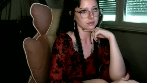 Snapshot of persephones_garden chatting on 07/08/26, 12:09 Persephone online show from 07/08/26, 12:09