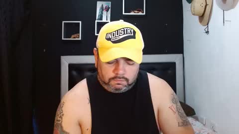 Snapshot of perverseveteranmanxxx chatting on 02/12/25, 02:32 Carlos online show from 02/12/25, 02:32