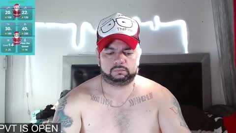 Snapshot of perverseveteranmanxxx chatting on 12/16/25, 12:32 Carlos online show from 12/16/25, 12:32