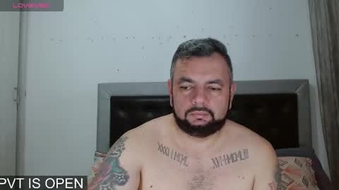 Snapshot of perverseveteranmanxxx chatting on 02/01/26, 08:40 Carlos online show from 02/01/26, 08:40