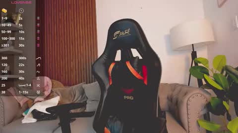 Lizza online show from 10/26/25, 02:17