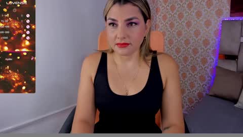 Snapshot of pervert_milf2023 chatting on 12/16/24, 06:38 Isabella online show from 12/16/24, 06:38