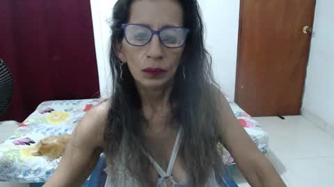 Snapshot of pervert_milf4uu_4 chatting on 10/05/25, 04:55 luz online show from 10/05/25, 04:55
