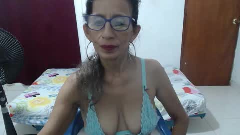 Snapshot of pervert_milf4uu_4 chatting on 11/17/25, 04:29 luz online show from 11/17/25, 04:29