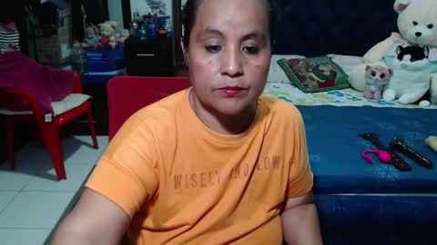 Snapshot of pervert_mommy_x chatting on 12/15/24, 12:17 SAMY online show from 12/15/24, 12:17