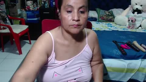 Snapshot of pervert_mommy_x chatting on 12/17/24, 02:00 SAMY online show from 12/17/24, 02:00