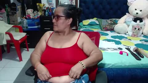 Snapshot of pervert_mommy_x chatting on 12/18/24, 01:02 SAMY online show from 12/18/24, 01:02