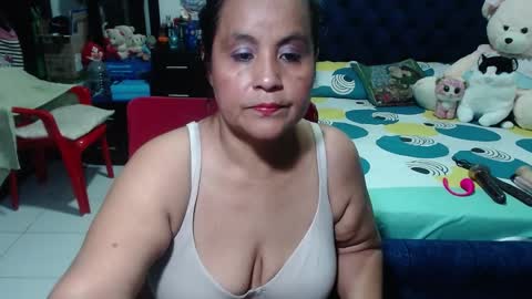 Snapshot of pervert_mommy_x chatting on 12/25/24, 12:15 SAMY online show from 12/25/24, 12:15