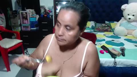 Snapshot of pervert_mommy_x chatting on 12/29/24, 07:32 SAMY online show from 12/29/24, 07:32