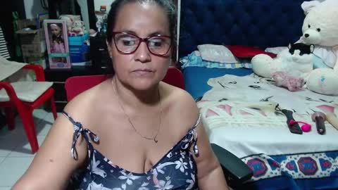Snapshot of pervert_mommy_x chatting on 01/15/25, 01:20 SAMY online show from 01/15/25, 01:20