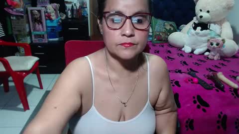 Snapshot of pervert_mommy_x chatting on 02/08/25, 11:22 SAMY online show from 02/08/25, 11:22