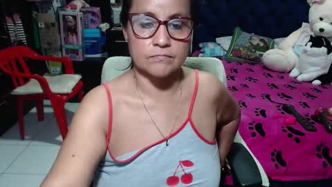 Snapshot of pervert_mommy_x chatting on 02/18/25, 02:27 SAMY online show from 02/18/25, 02:27
