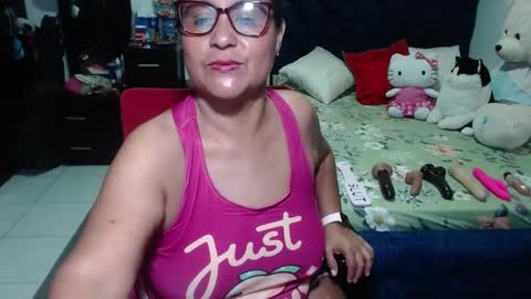 Snapshot of pervert_mommy_x chatting on 09/12/25, 11:43 SAMY online show from 09/12/25, 11:43