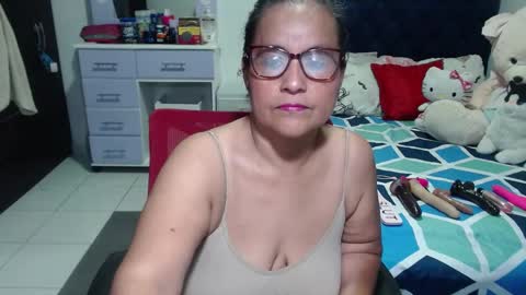 Snapshot of pervert_mommy_x chatting on 10/07/25, 10:45 SAMY online show from 10/07/25, 10:45