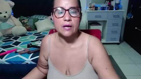 Snapshot of pervert_mommy_x chatting on 12/20/25, 11:06 SAMY online show from 12/20/25, 11:06