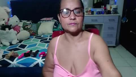 Snapshot of pervert_mommy_x chatting on 12/21/25, 12:56 SAMY online show from 12/21/25, 12:56