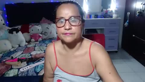 Snapshot of pervert_mommy_x chatting on 01/05/26, 05:27 SAMY online show from 01/05/26, 05:27