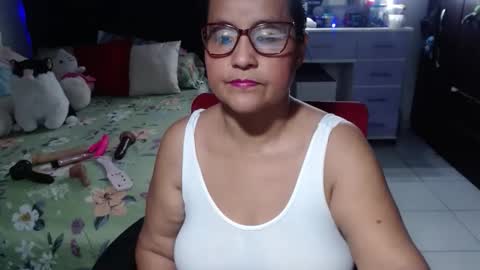 Snapshot of pervert_mommy_x chatting on 01/17/26, 11:26 SAMY online show from 01/17/26, 11:26